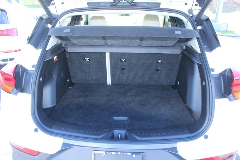 Buick Encore GX Vehicle Full-screen Gallery Image 06