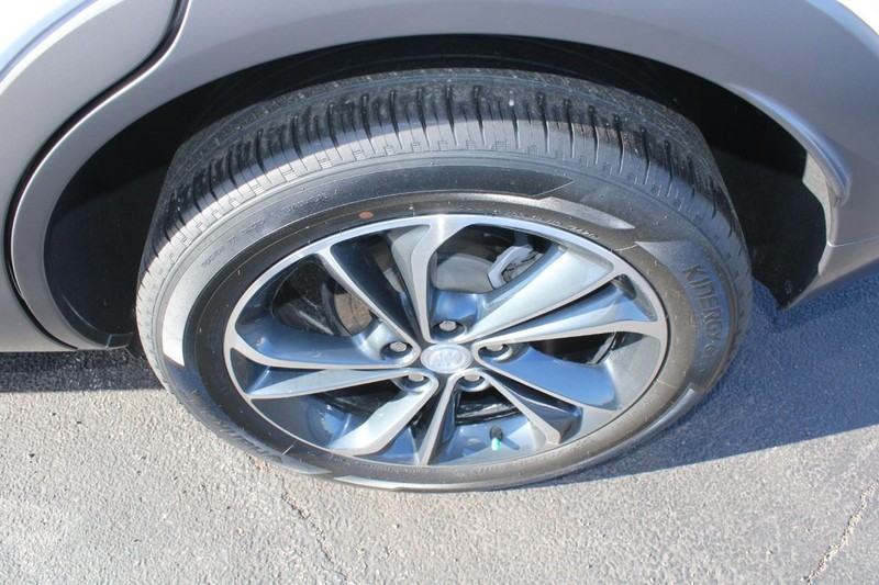 Buick Encore GX Vehicle Full-screen Gallery Image 07