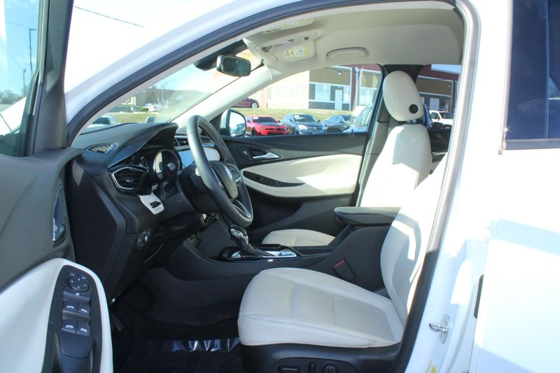 Buick Encore GX Vehicle Full-screen Gallery Image 09