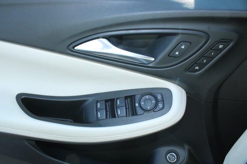 Buick Encore GX Vehicle Full-screen Gallery Image 10