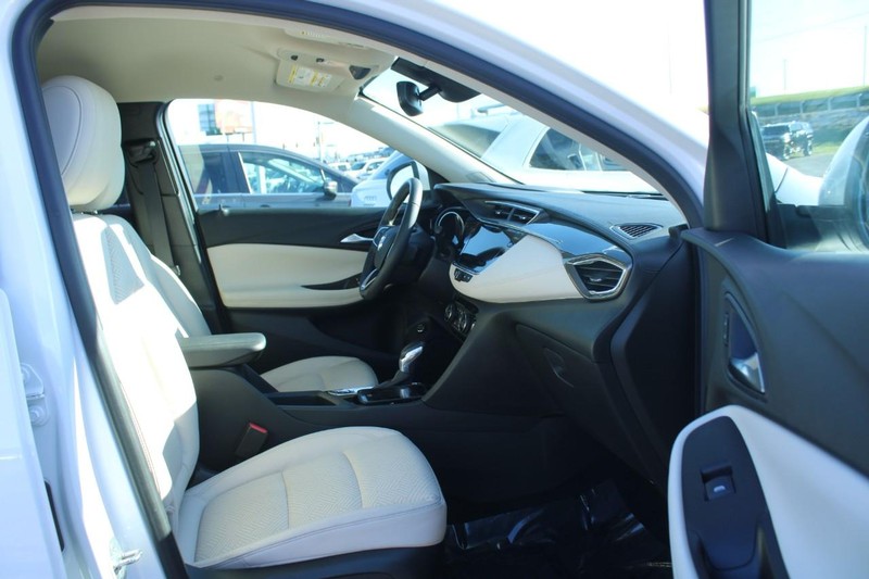 Buick Encore GX Vehicle Full-screen Gallery Image 11