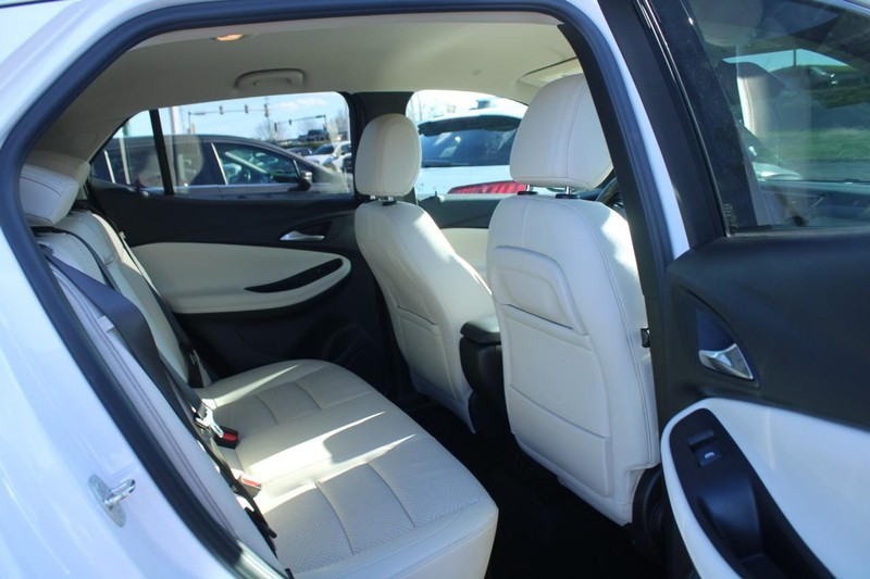 Buick Encore GX Vehicle Full-screen Gallery Image 12