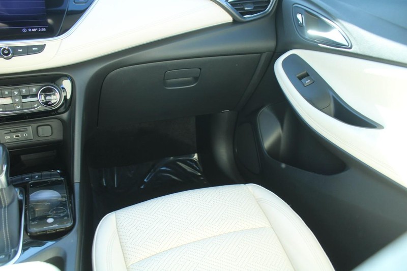 Buick Encore GX Vehicle Full-screen Gallery Image 16