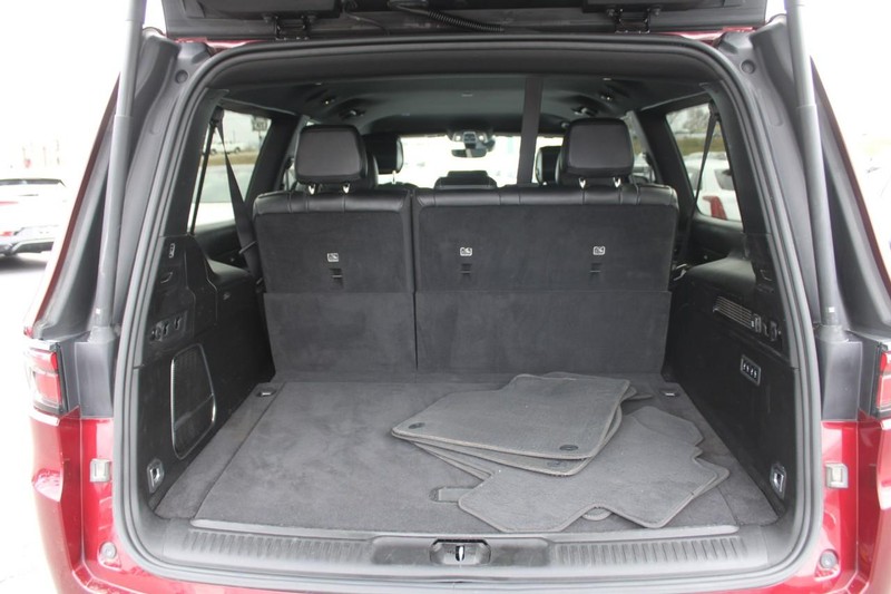 Jeep Wagoneer L Vehicle Image 06