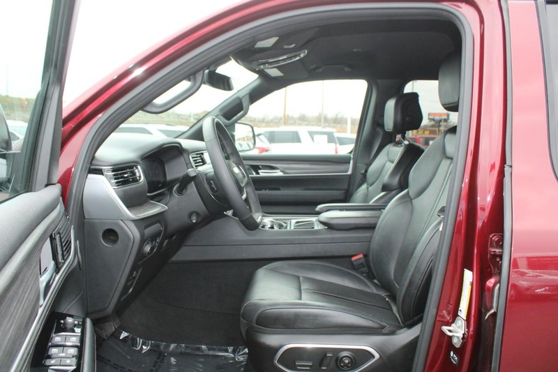 Jeep Wagoneer L Vehicle Image 08