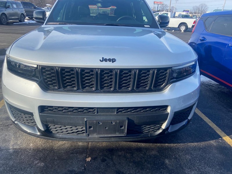 Jeep Grand Cherokee L Vehicle Image 02
