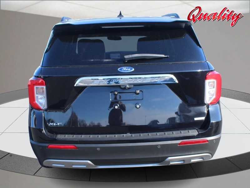 Ford Explorer Vehicle Image 04