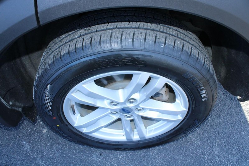 Ford Explorer Vehicle Image 07