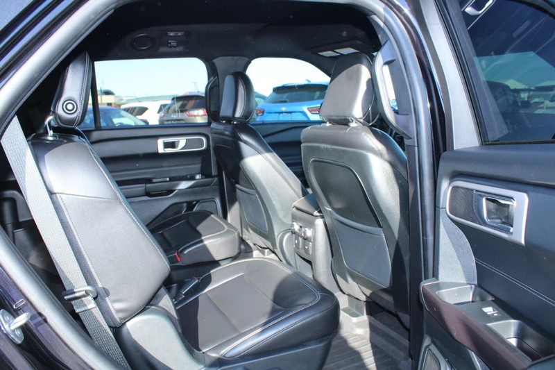 Ford Explorer Vehicle Image 12