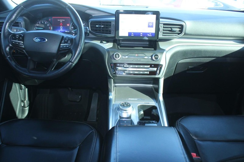 Ford Explorer Vehicle Image 13