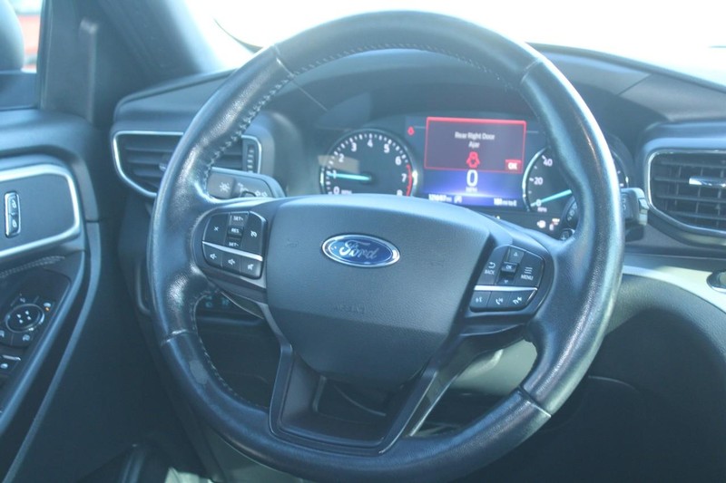 Ford Explorer Vehicle Image 14