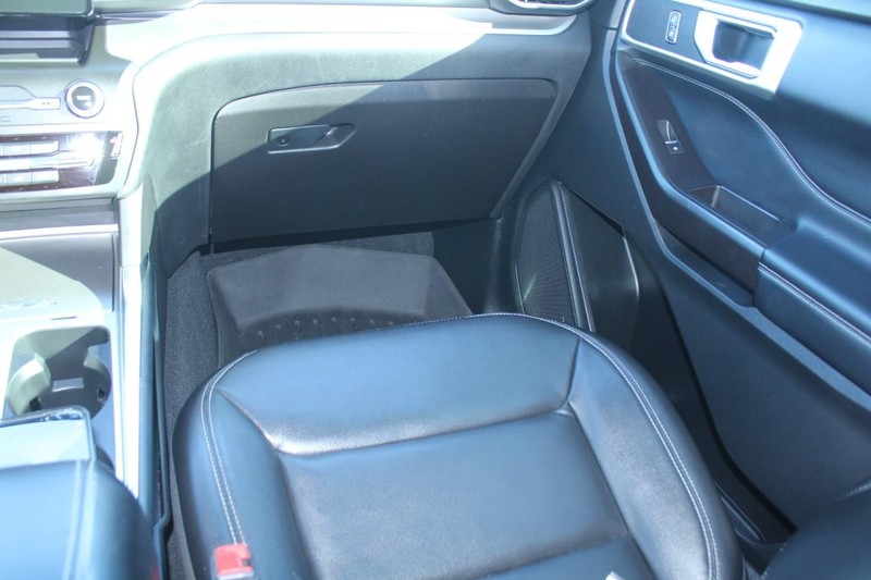 Ford Explorer Vehicle Image 16