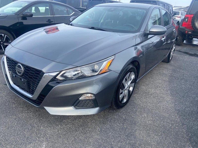 Nissan Altima Vehicle Image 03