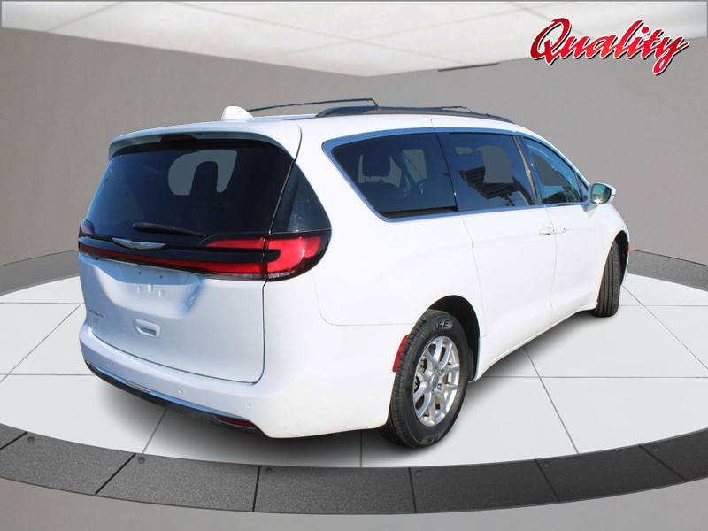 Chrysler Pacifica Vehicle Image 03