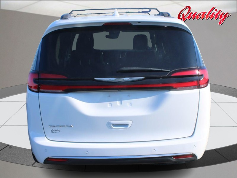 Chrysler Pacifica Vehicle Image 04