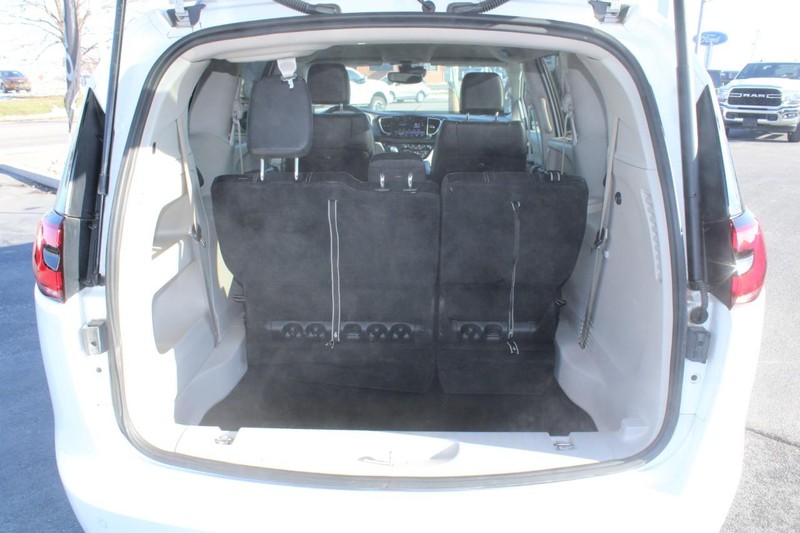 Chrysler Pacifica Vehicle Image 07