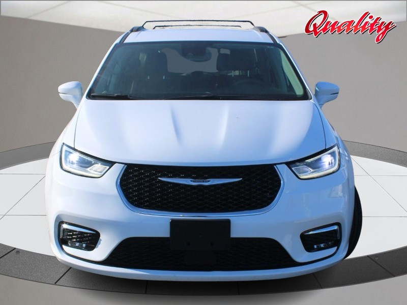 Chrysler Pacifica Vehicle Image 10