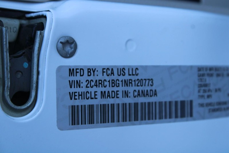 Chrysler Pacifica Vehicle Image 17