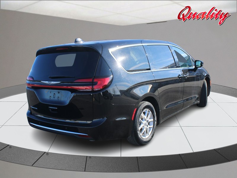 Chrysler Pacifica Vehicle Image 03