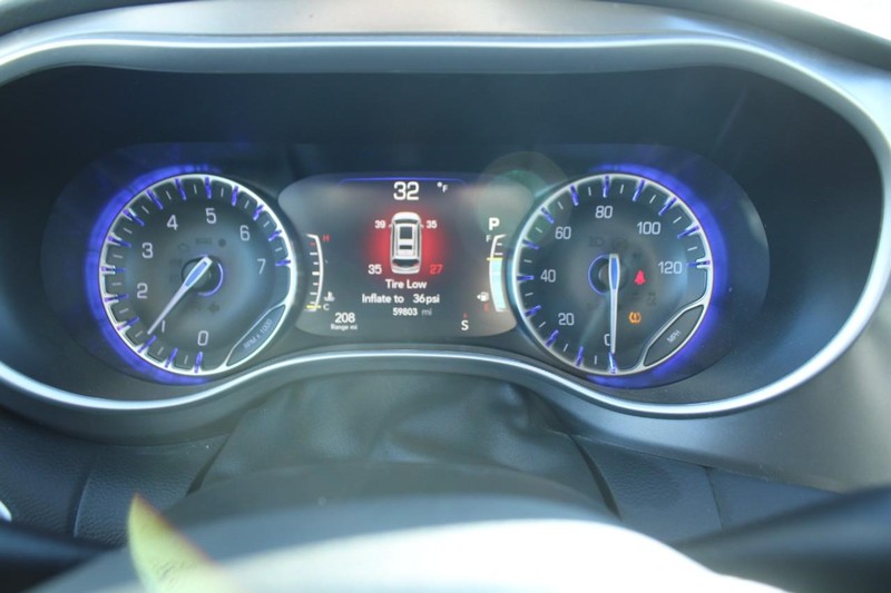 Chrysler Pacifica Vehicle Image 18