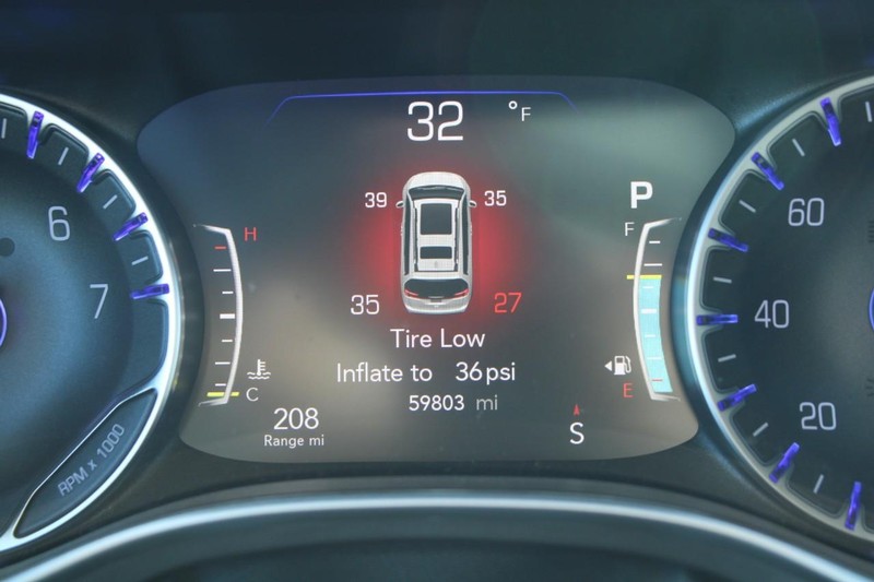 Chrysler Pacifica Vehicle Image 19