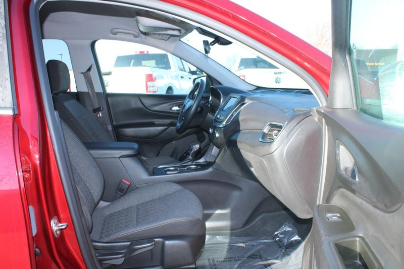 Chevrolet Equinox Vehicle Full-screen Gallery Image 11