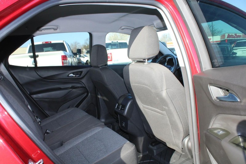 Chevrolet Equinox Vehicle Full-screen Gallery Image 12