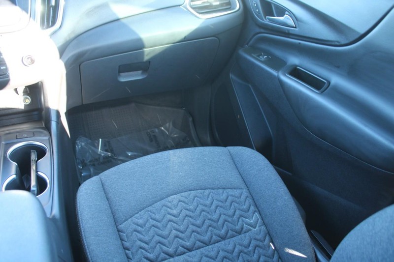 Chevrolet Equinox Vehicle Full-screen Gallery Image 16