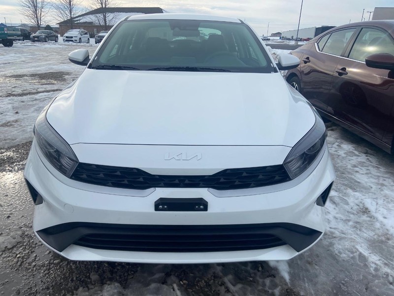 Kia Forte Vehicle Image 02