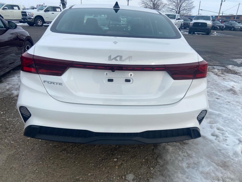 Kia Forte Vehicle Image 04