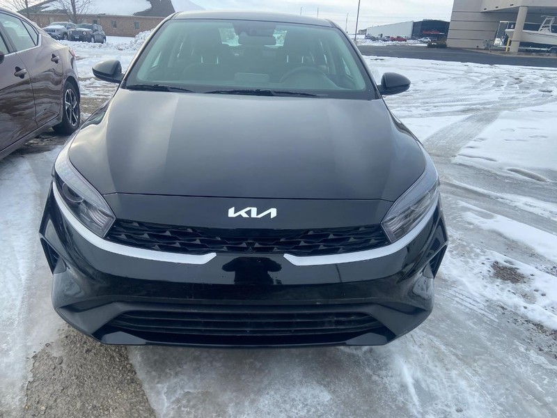 Kia Forte Vehicle Image 02