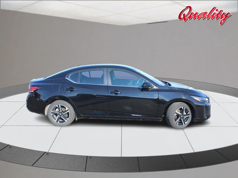 Nissan Sentra Vehicle Image 02