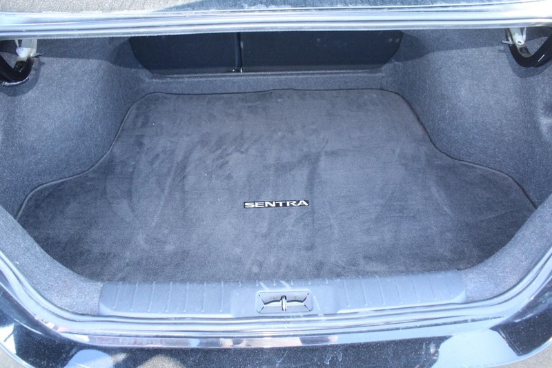 Nissan Sentra Vehicle Image 06