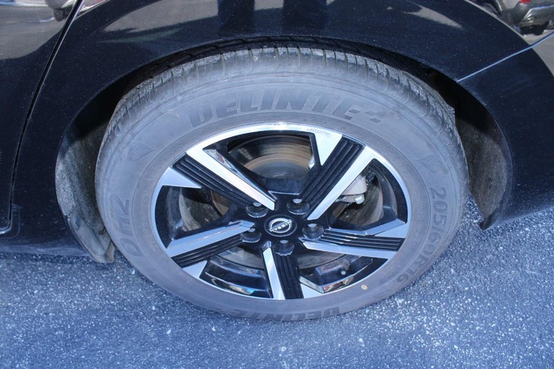 Nissan Sentra Vehicle Image 07