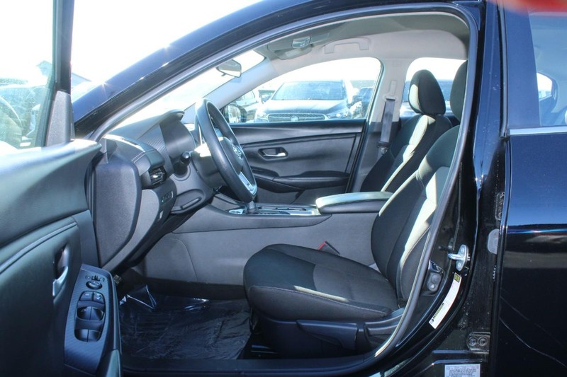 Nissan Sentra Vehicle Image 08