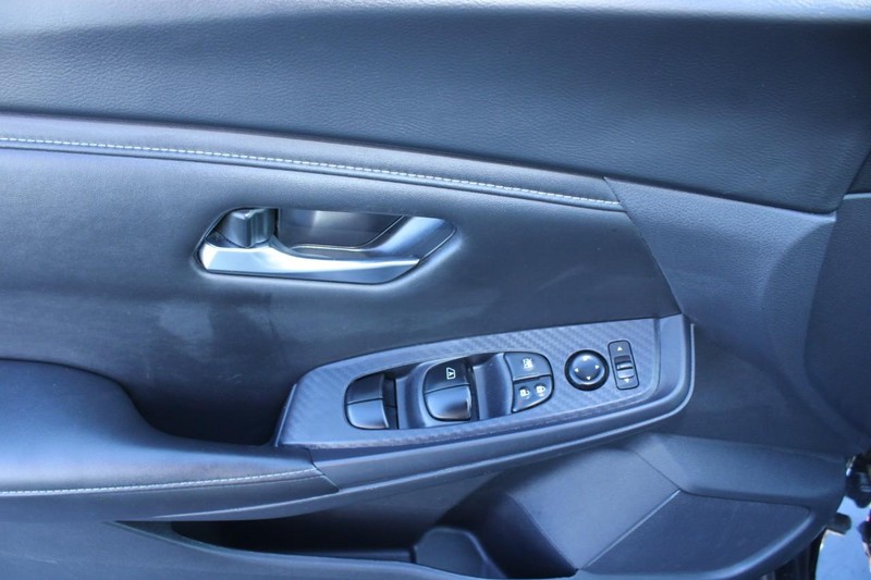 Nissan Sentra Vehicle Image 09