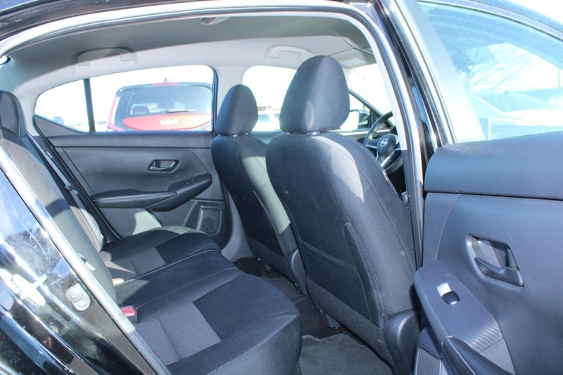 Nissan Sentra Vehicle Image 12