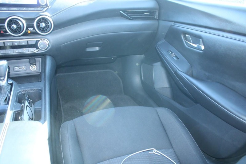Nissan Sentra Vehicle Image 16