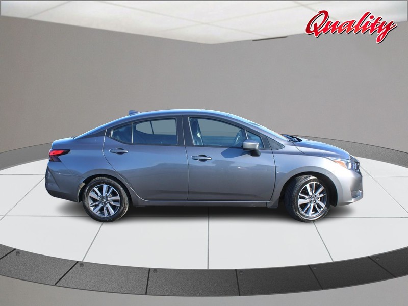 Nissan Versa Vehicle Image 02