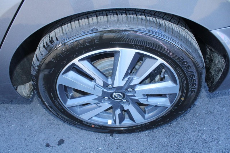 Nissan Versa Vehicle Image 06