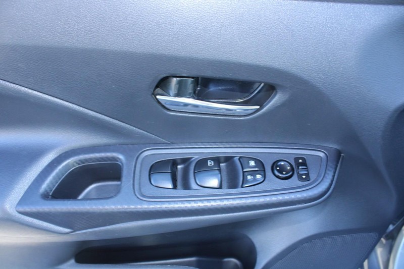 Nissan Versa Vehicle Image 08