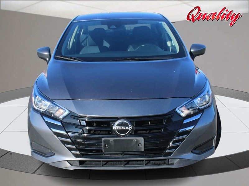 Nissan Versa Vehicle Image 10