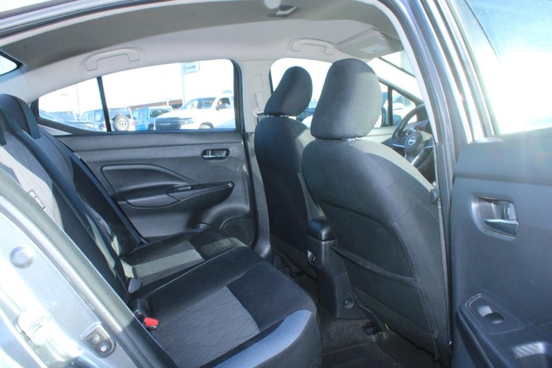 Nissan Versa Vehicle Image 11