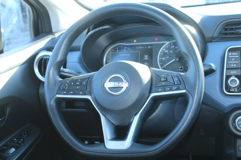 Nissan Versa Vehicle Image 13