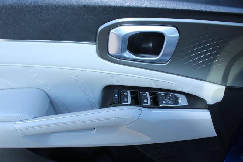 Kia Sorento Vehicle Image 09