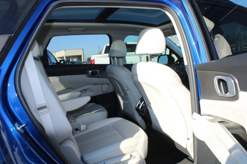 Kia Sorento Vehicle Image 12