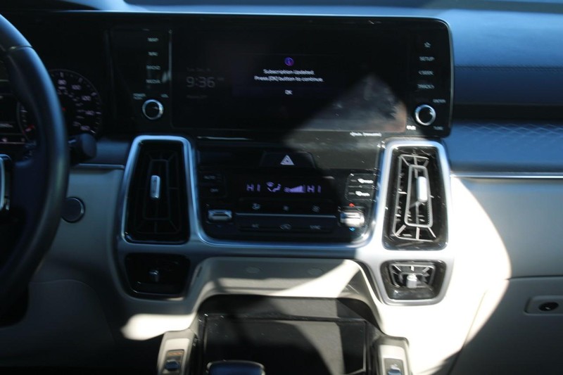 Kia Sorento Vehicle Image 15