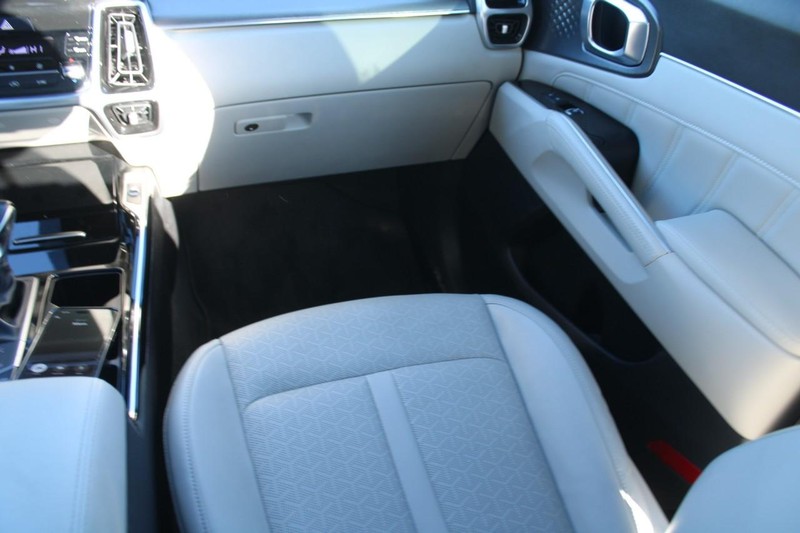 Kia Sorento Vehicle Image 16