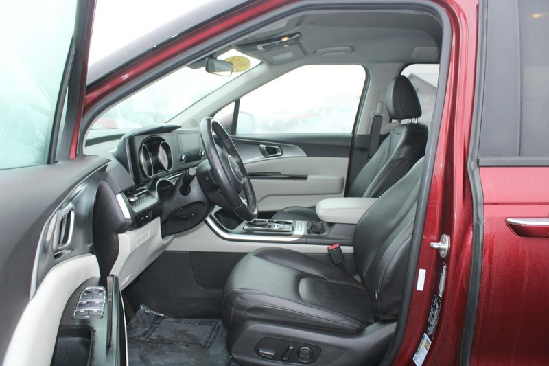 Kia Carnival Vehicle Image 07