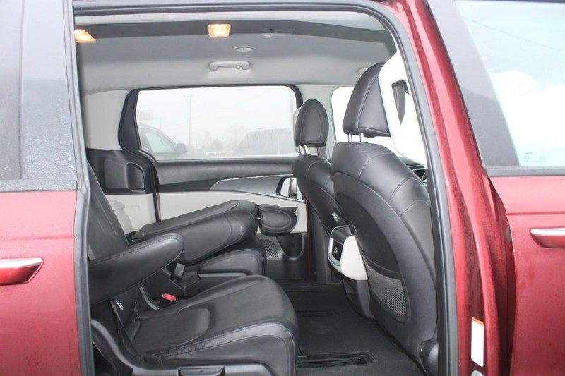 Kia Carnival Vehicle Image 12